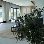 Oasis Seaside Elegance With Ocean & Mountain View