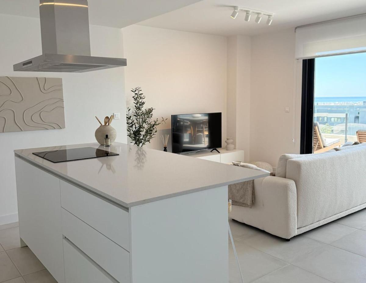 Apartamento Oasis Seaside Elegance With Ocean & Mountain View Estepona
