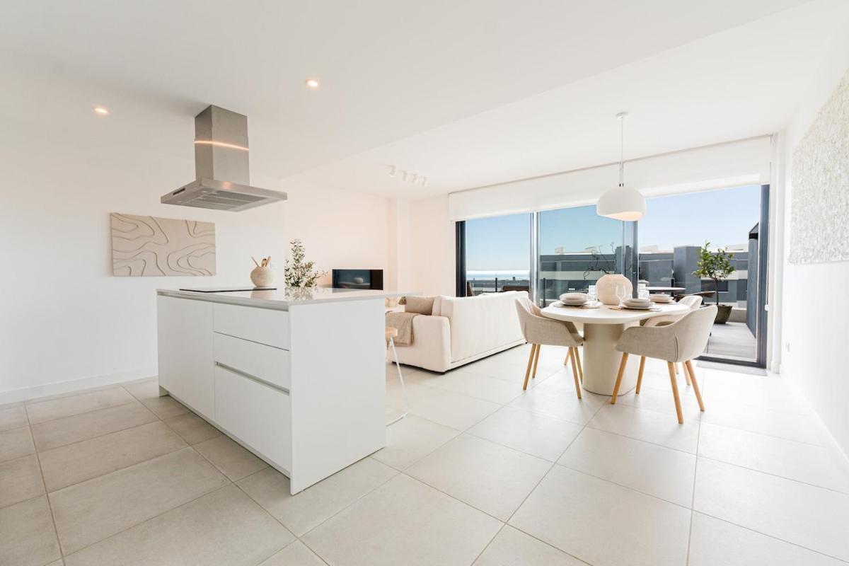 Apartamento Oasis Seaside Elegance With Ocean & Mountain View *
