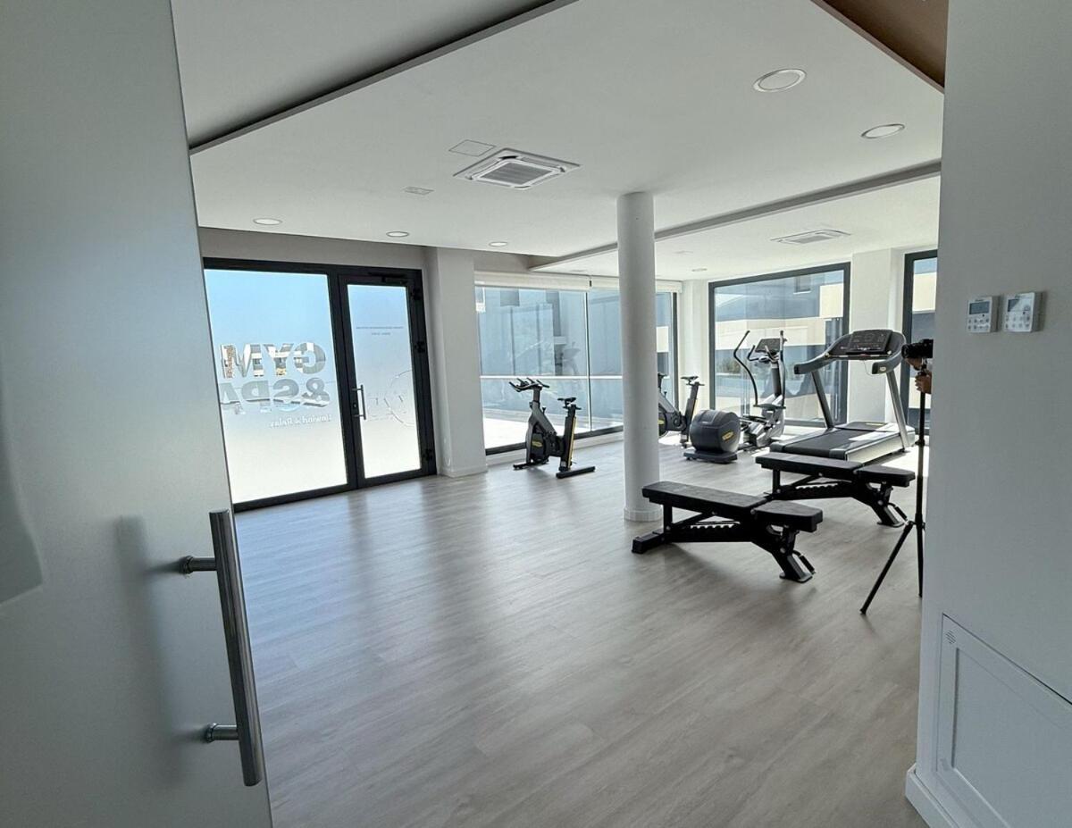 Apartamento Oasis Seaside Elegance With Ocean & Mountain View Estepona