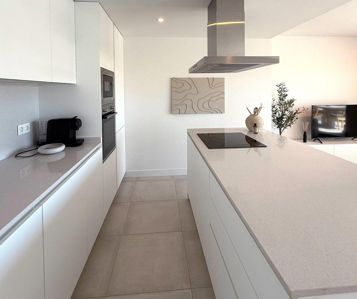 Apartamento Oasis Seaside Elegance With Ocean & Mountain View Estepona