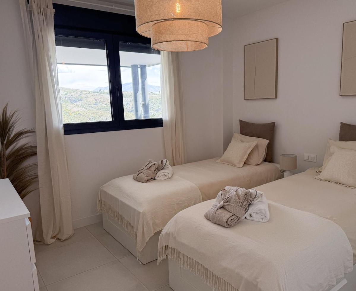 Oasis Seaside Elegance With Ocean & Mountain View Estepona