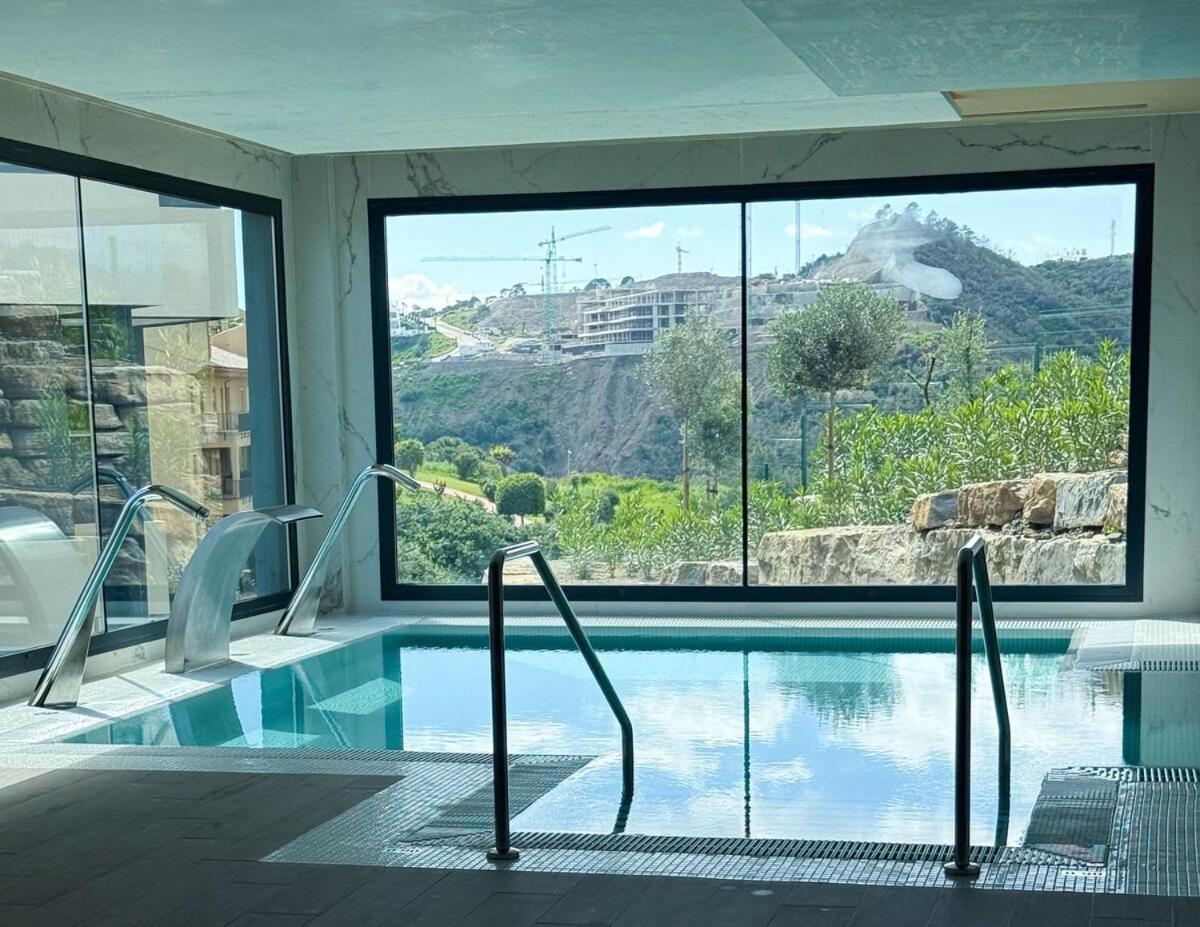 Oasis Seaside Elegance With Ocean & Mountain View Apartamento