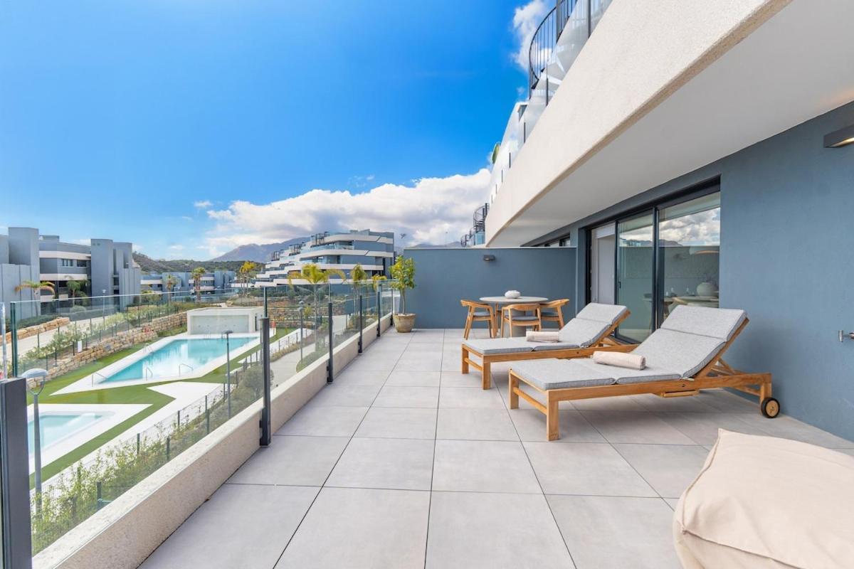 Oasis Seaside Elegance With Ocean & Mountain View Apartamento Estepona