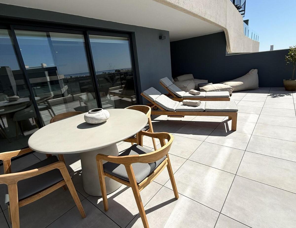 Apartamento Oasis Seaside Elegance With Ocean & Mountain View Estepona